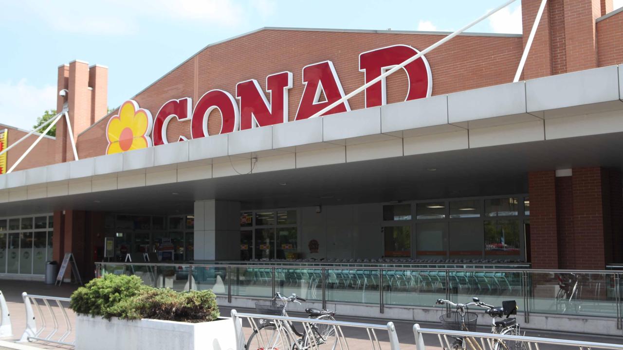 Reggio Emilia, la direttrice del Conad Le Vele: «Non rubano i poveri, ma chi vuole trattarsi bene»