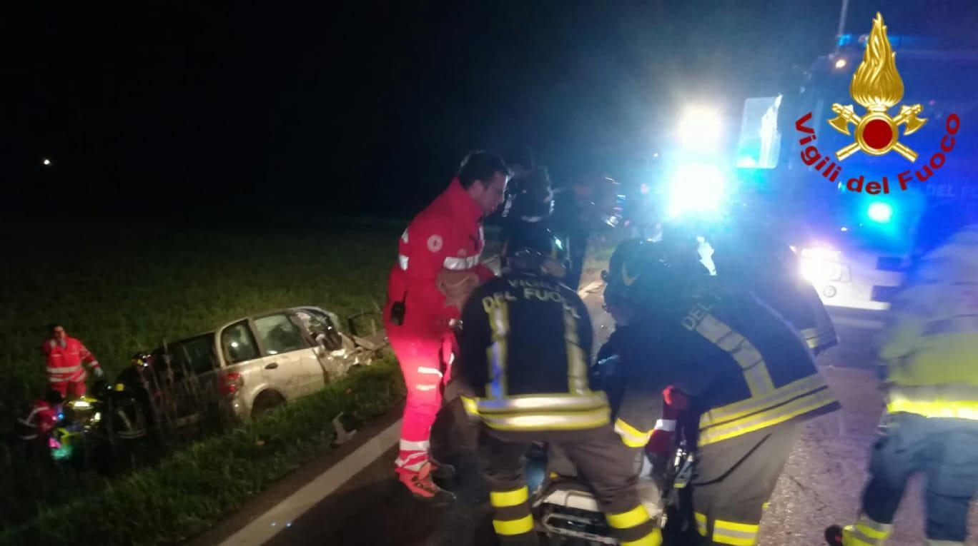 Scontro frontale su strada Carboni, muore una ragazza di 19 anni