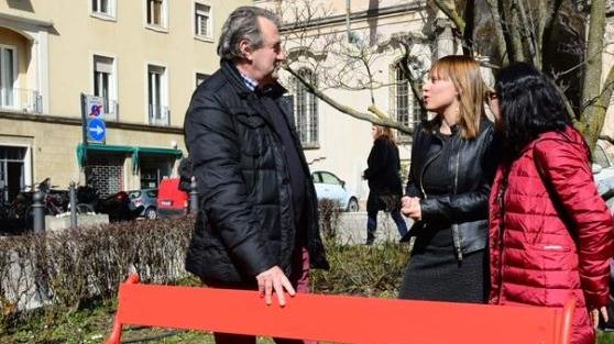 Una panchina rossa dagli uomini maltrattanti contro le violenze alle donne
