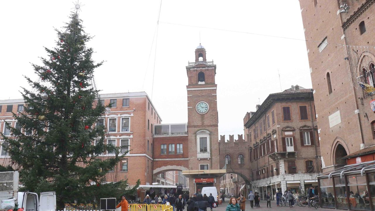 Si accende l'albero, tra belcanto e danza