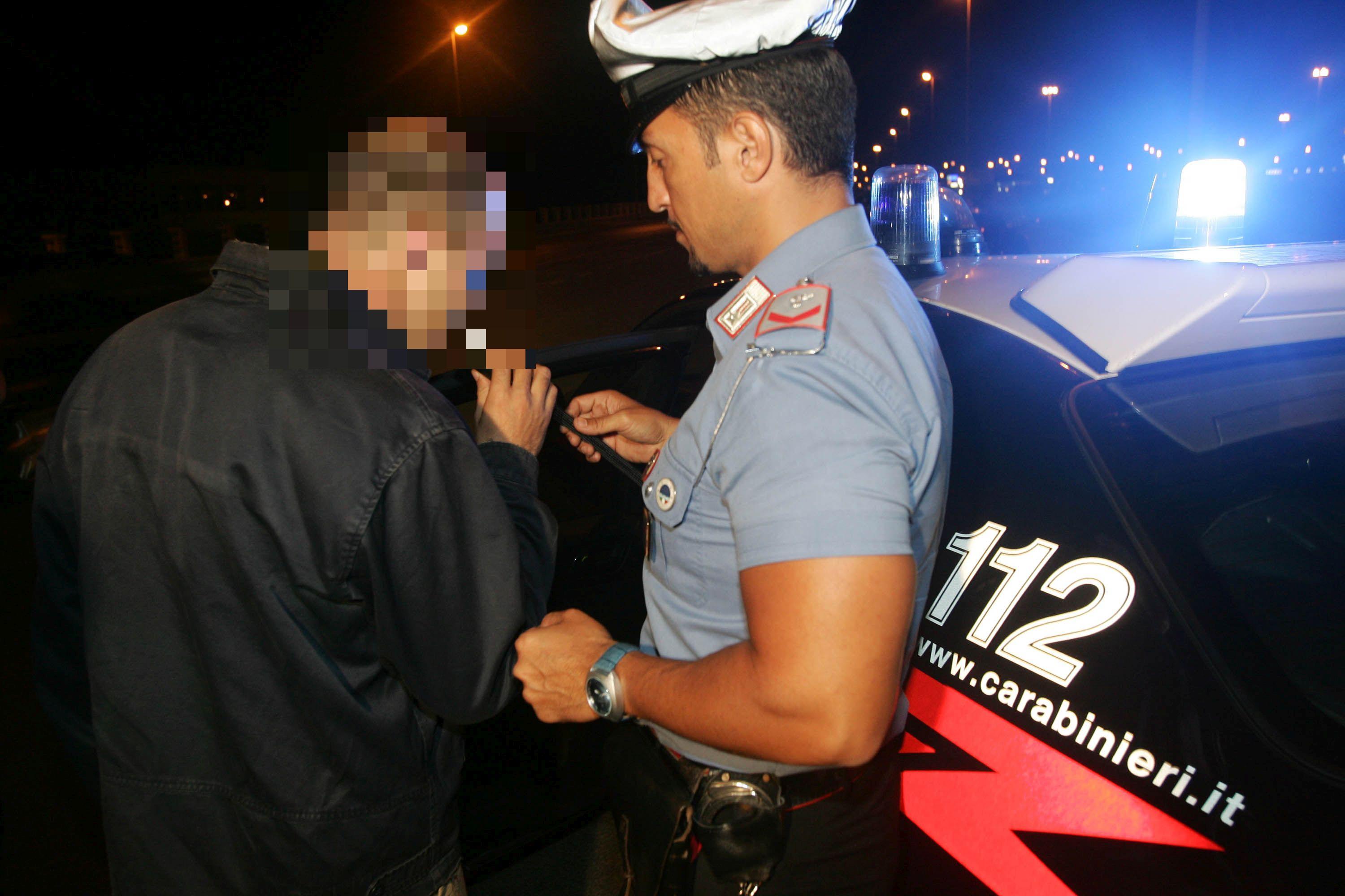 Reggio Emilia, sfreccia ubriaco in centro storico: denunciato un francese