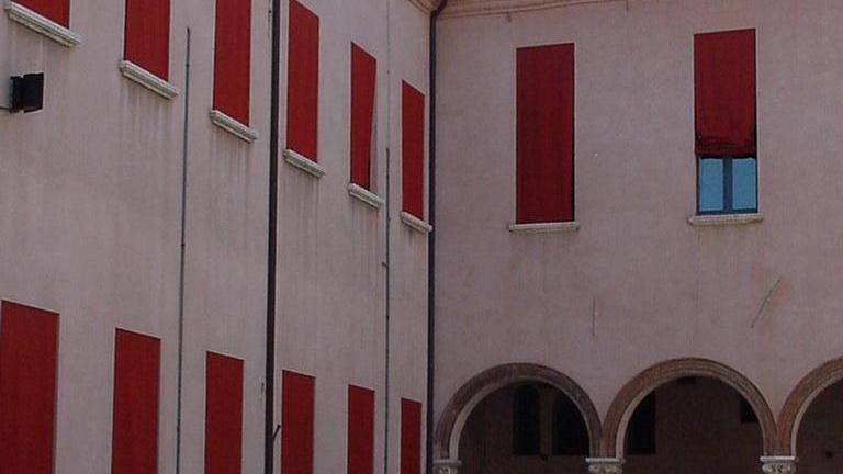 La mattina in classe, il vicepreside parla ai compagni