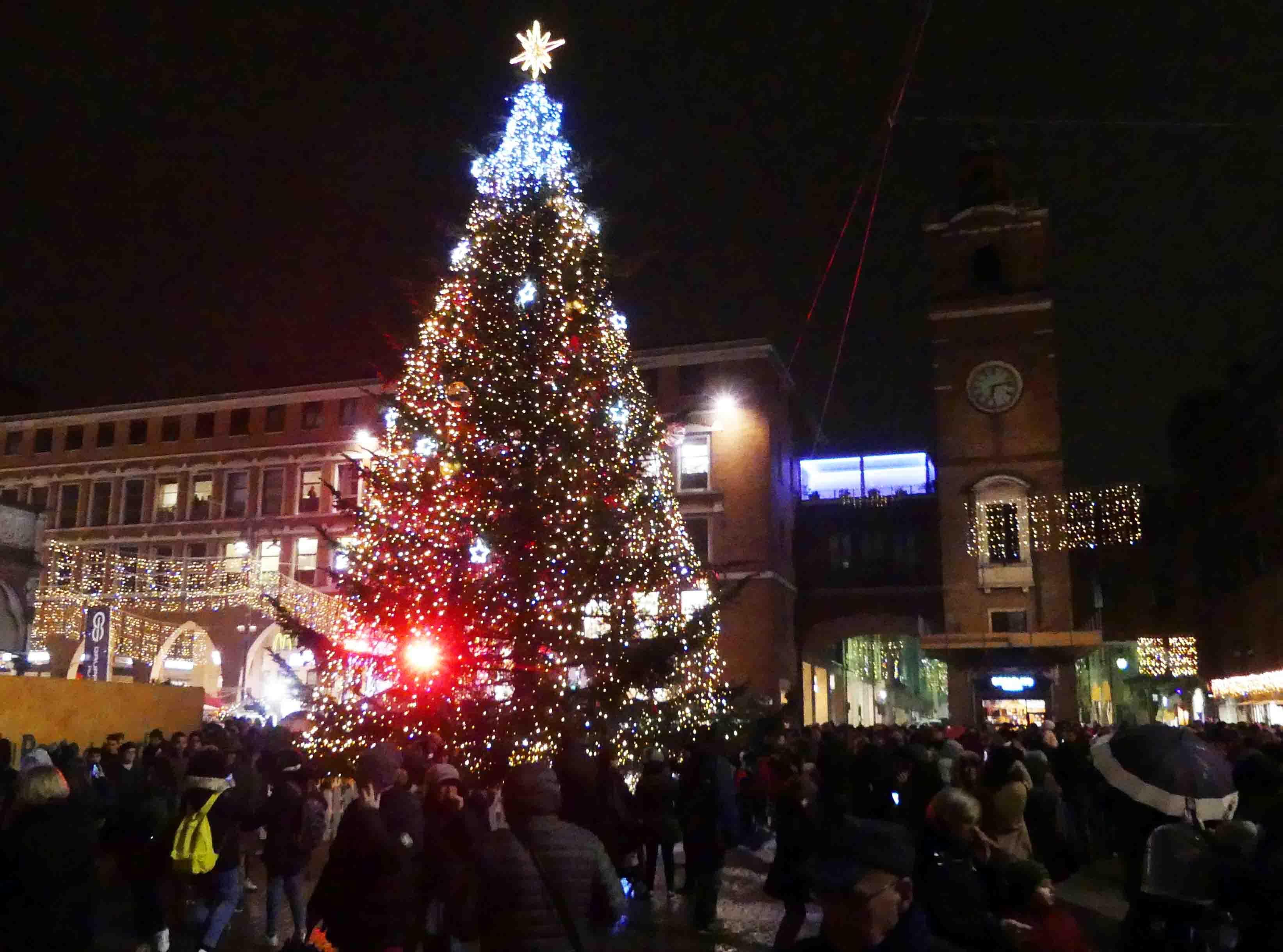 Natale a Ferrara, dalla posa dell'albero a San Silvestro