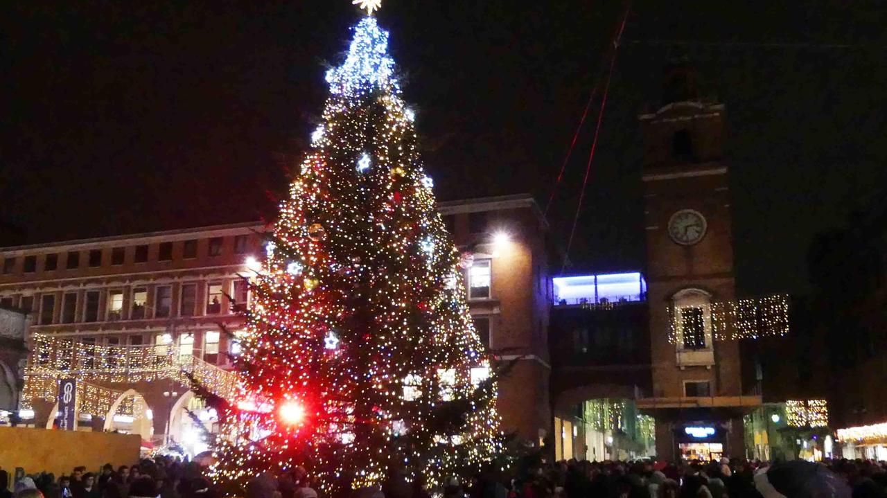 Natale a Ferrara, dalla posa dell'albero a San Silvestro