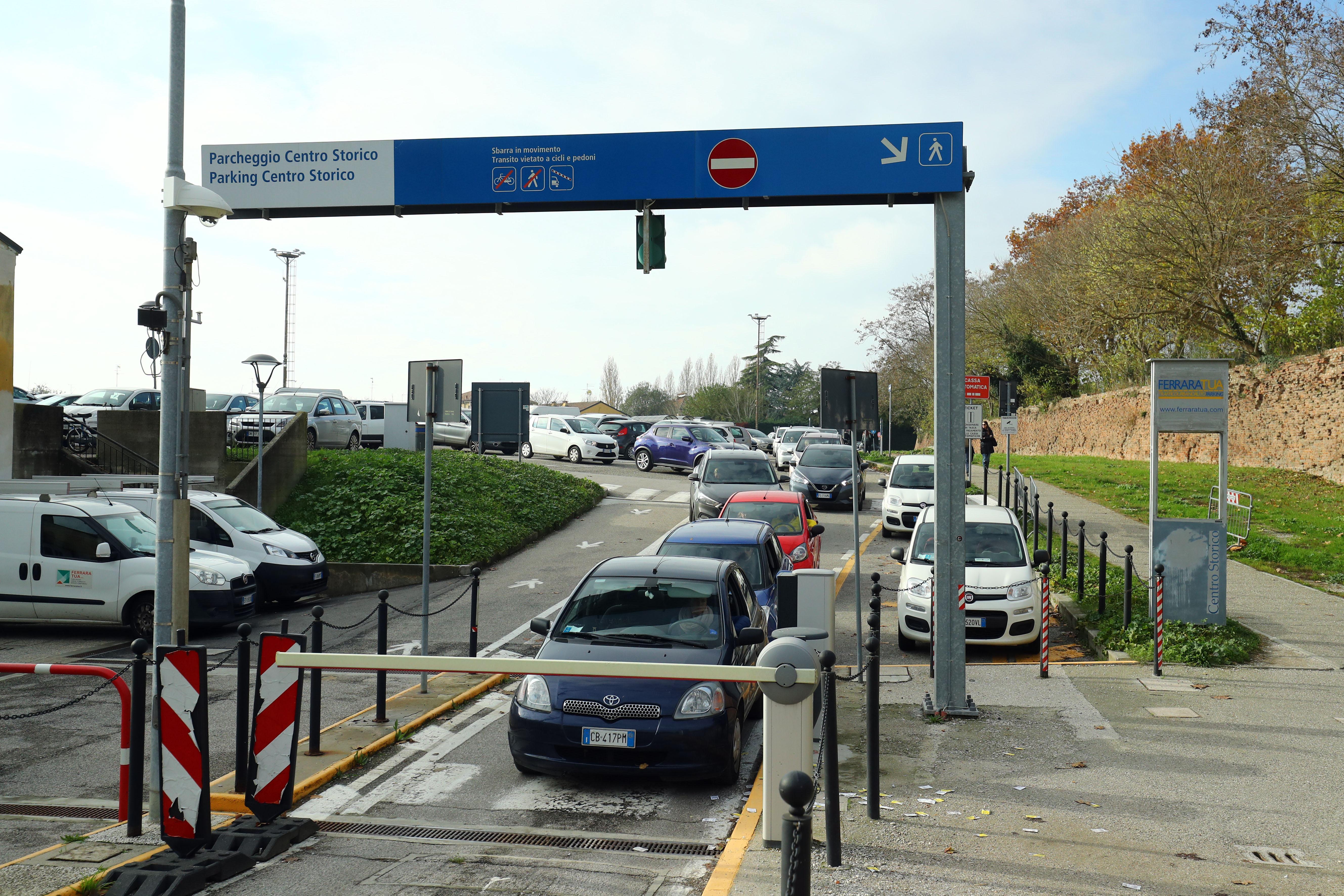 Parcheggio Centro Storico: caos, code e proteste  