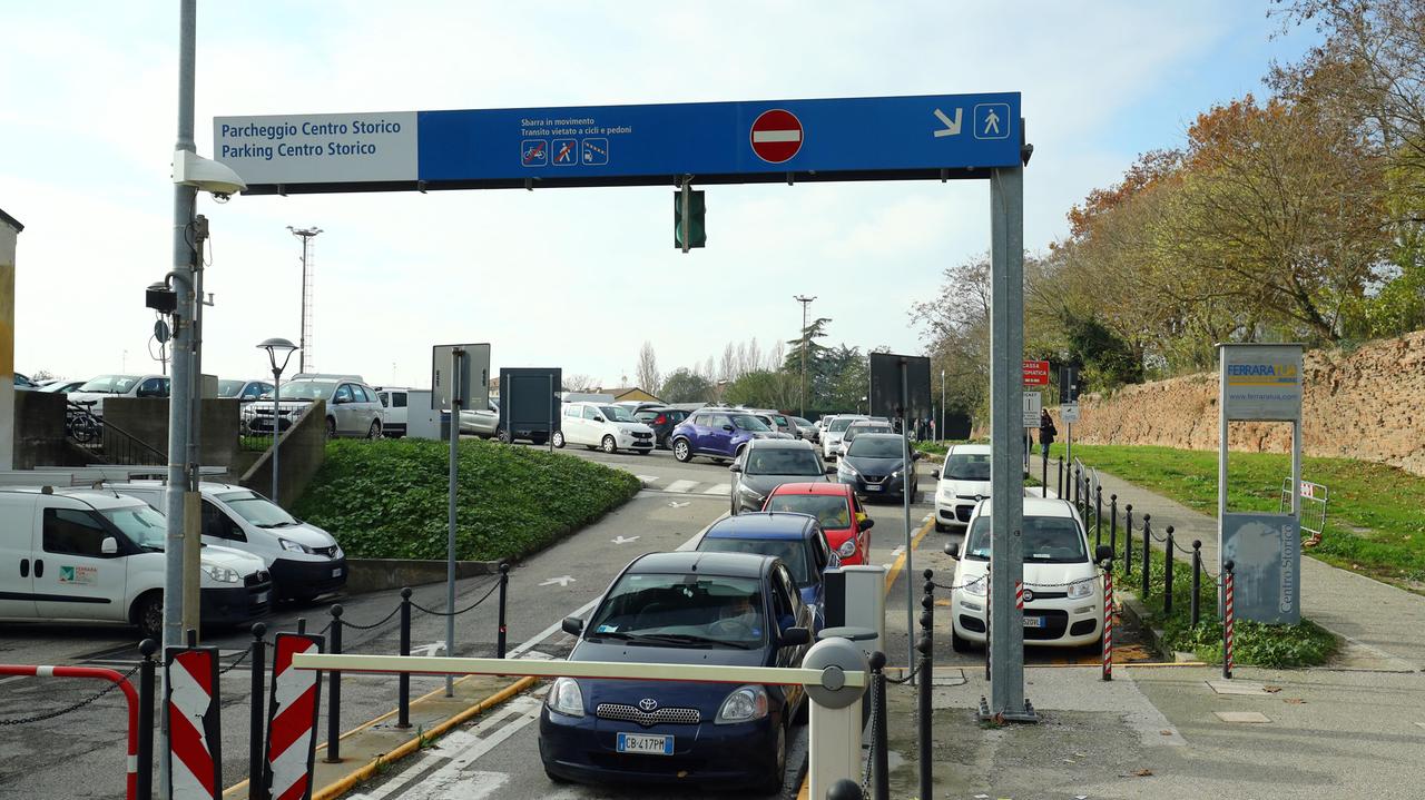 Parcheggio Centro Storico: caos, code e proteste
