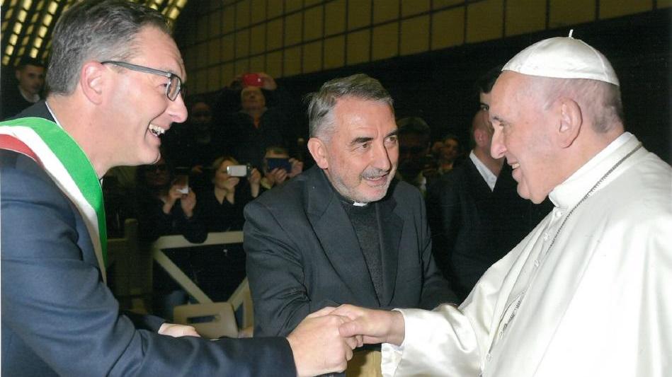 Cavriago, il sindaco Burani e don Claudio Gonzaga ricevuti da Papa Francesco
