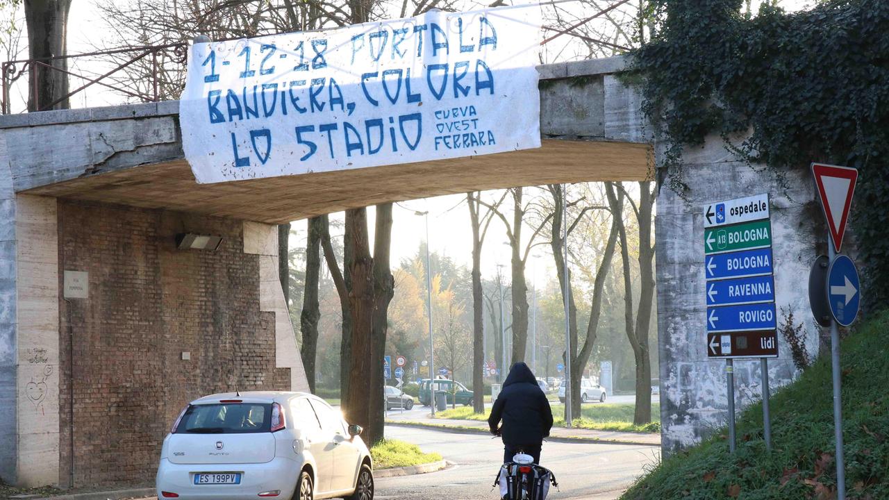 La Curva Ovest “tappezza” la città. Tutta Ferrara spingerà la Spal contro l'Empoli