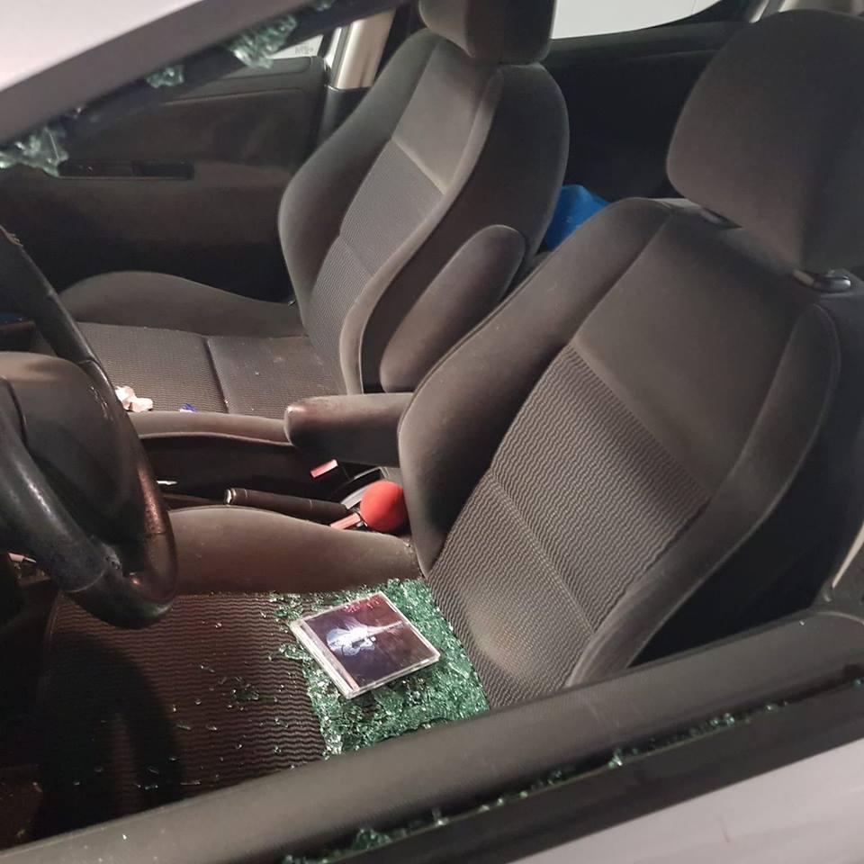 Una delle auto prese di mira