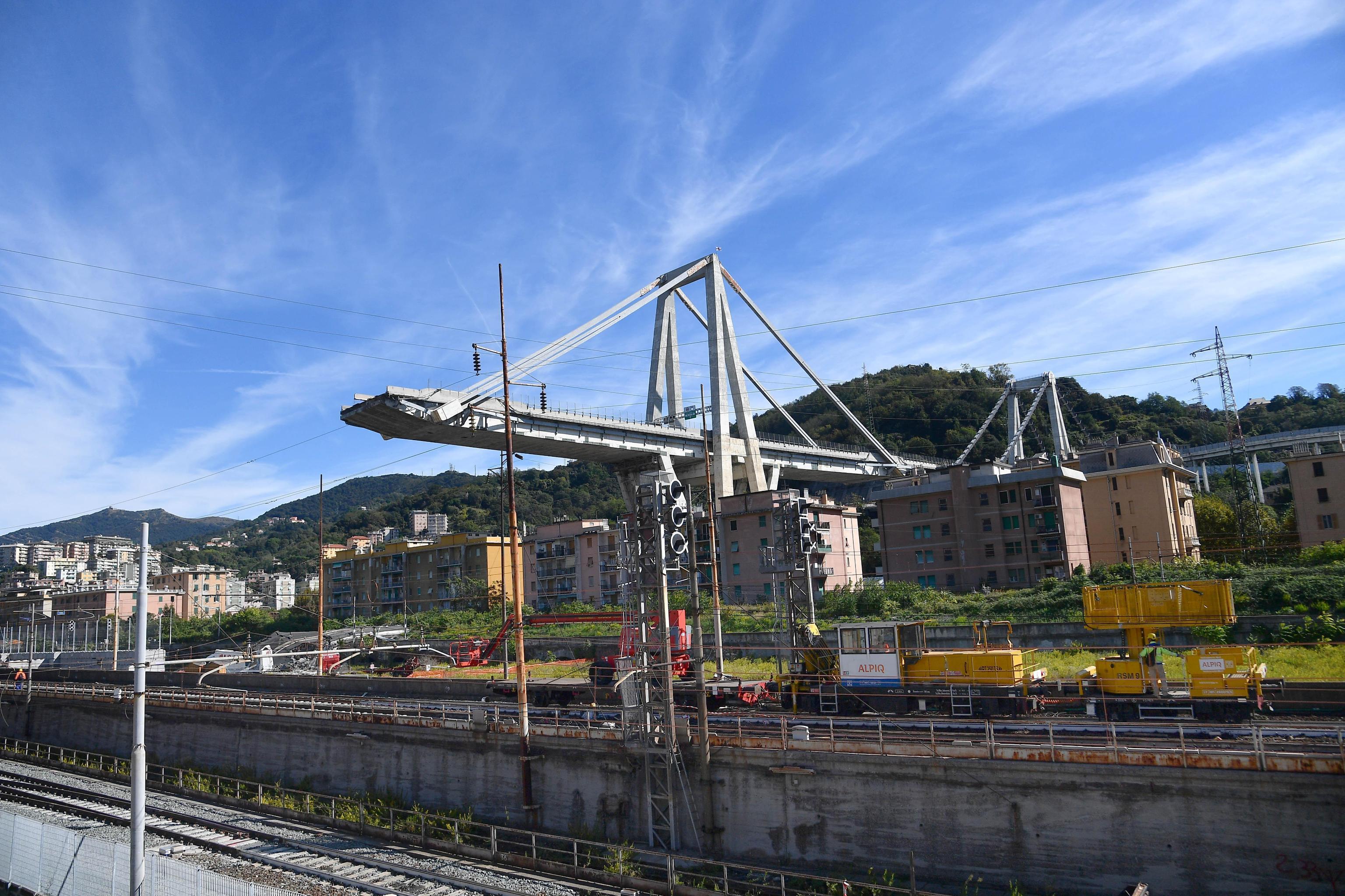 Ponte di Genova, la Procura convoca Delrio 