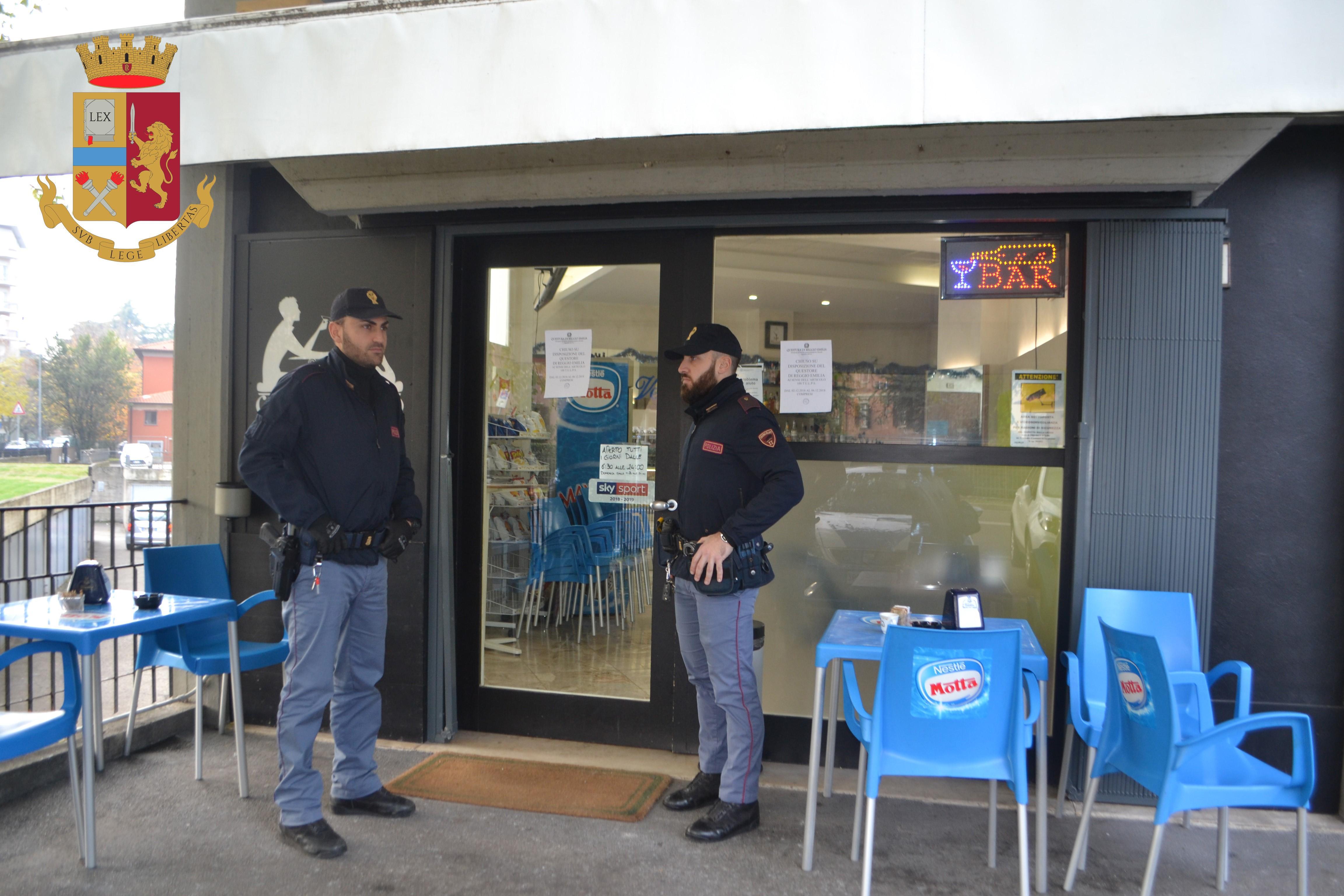 La polizia chiude un bar: persone pericolose tra gli avventori