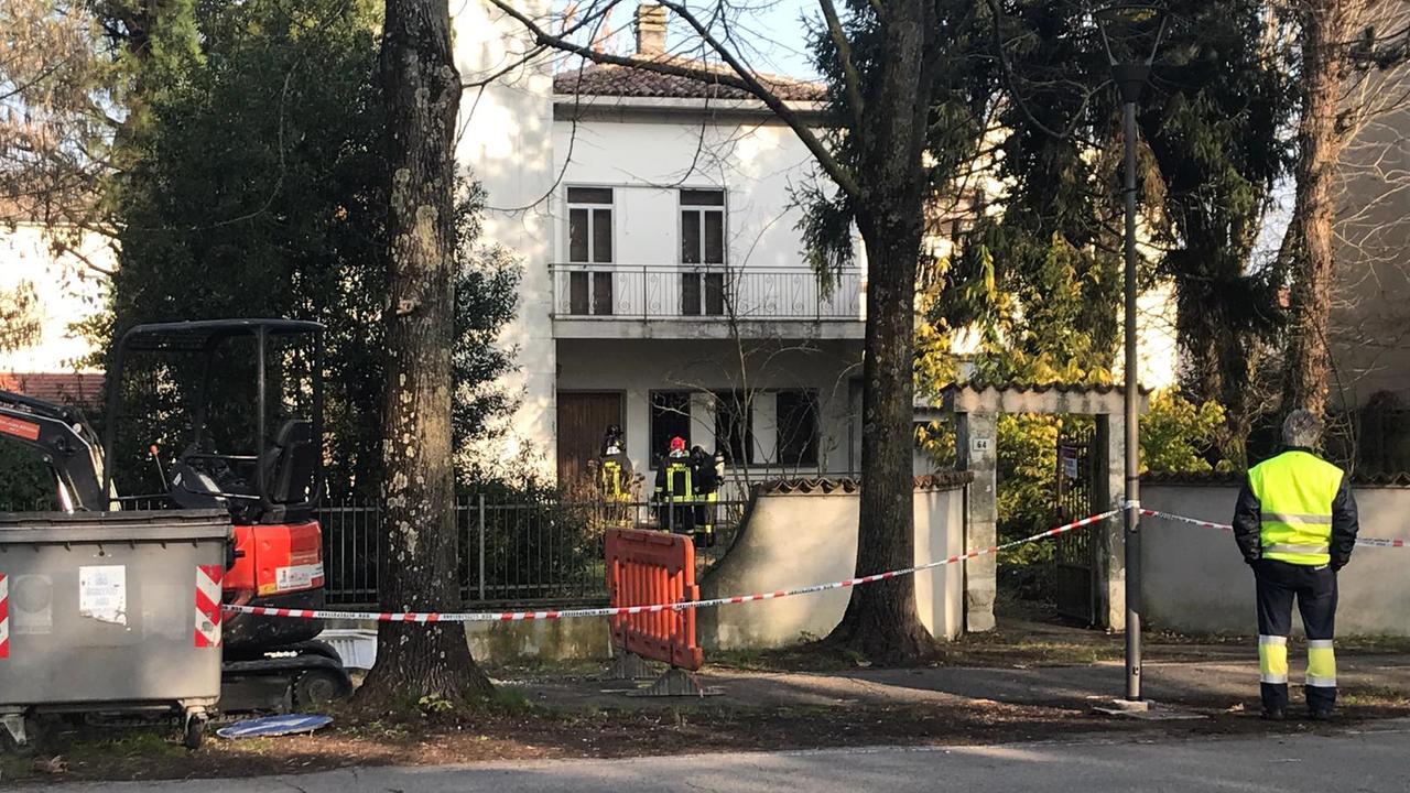La villetta satura di gas e l'intervento dei vigili del fuoco