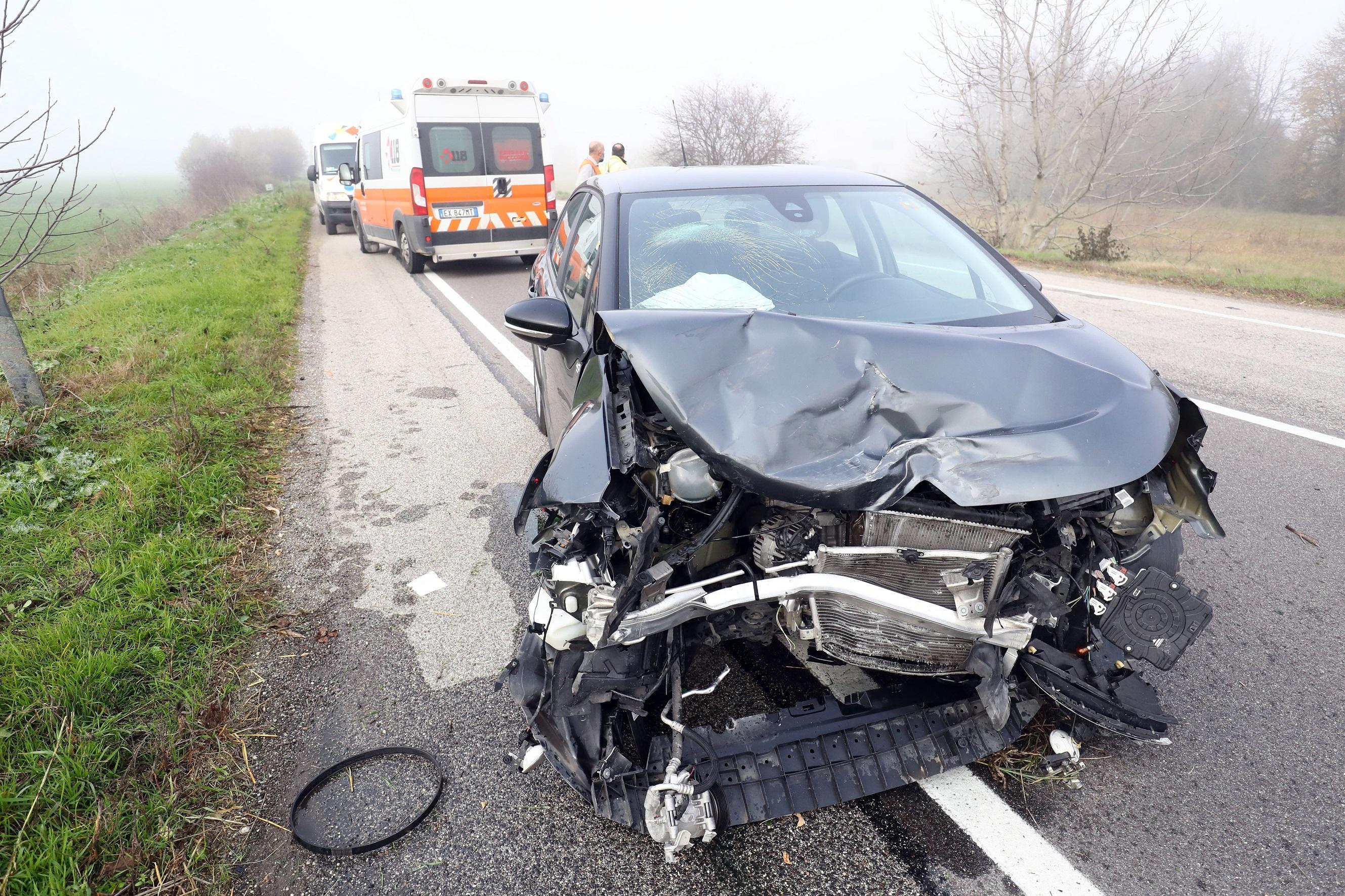 L'auto coinvolta nello scontro frontale a Ripapersico