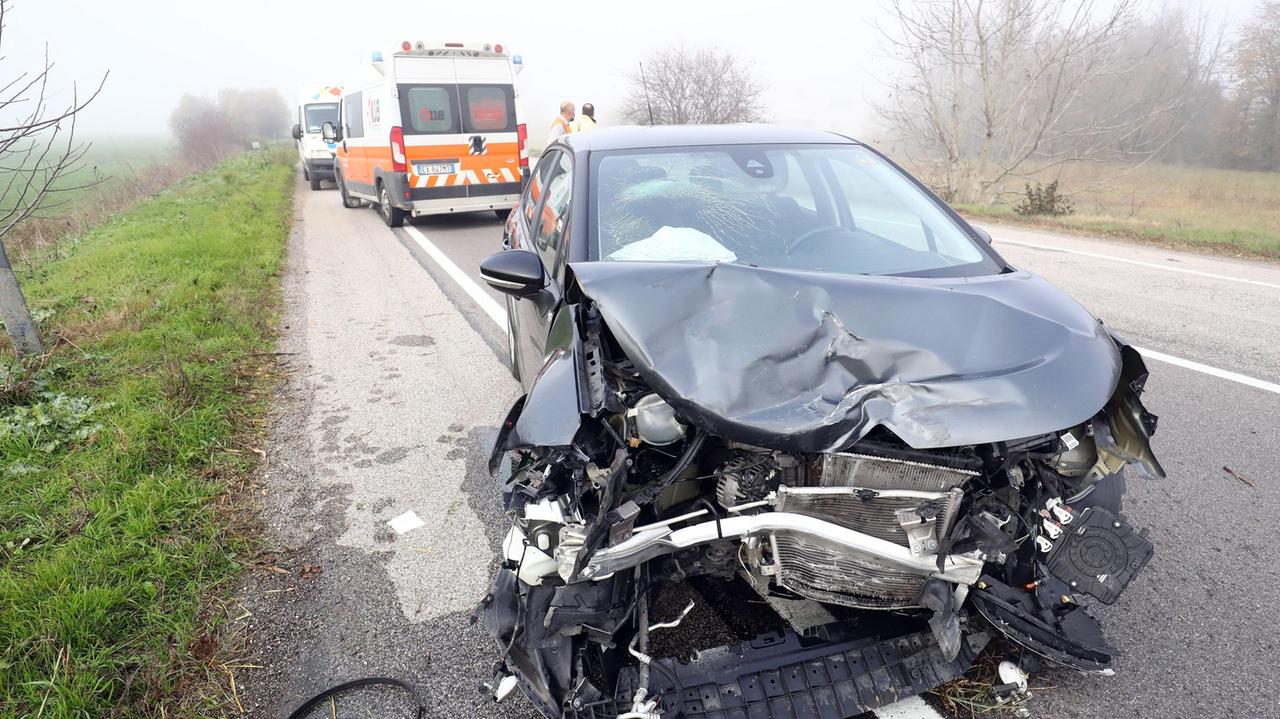 L'auto coinvolta nello scontro frontale a Ripapersico
