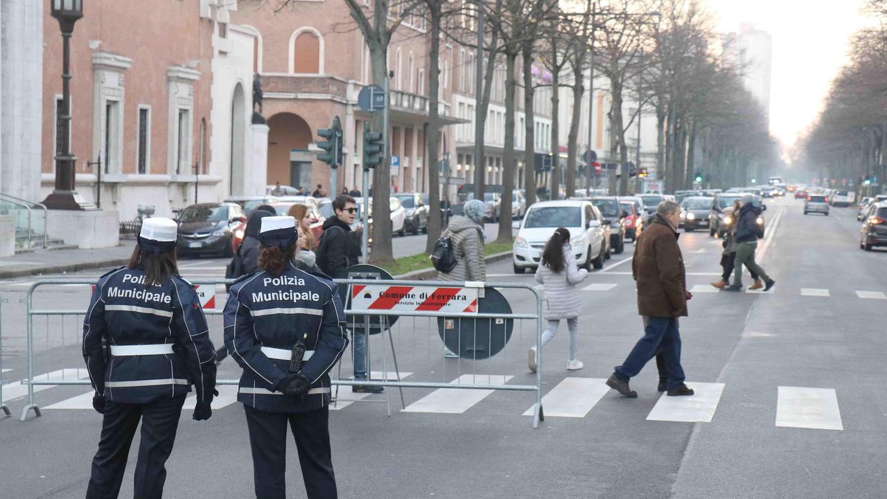 Shopping natalizio e incidenti, il blocco antismog