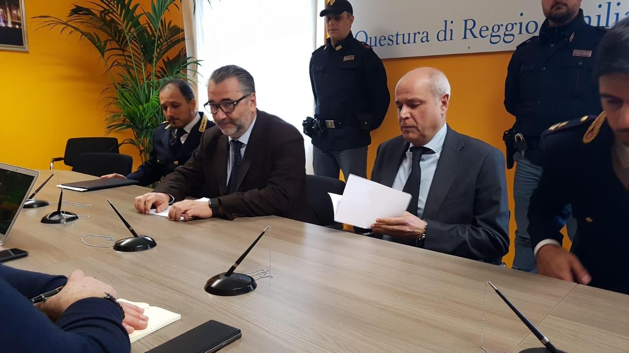 Droga, maxi retata: il capo dei trafficanti salvato dall'incendio di via Turri