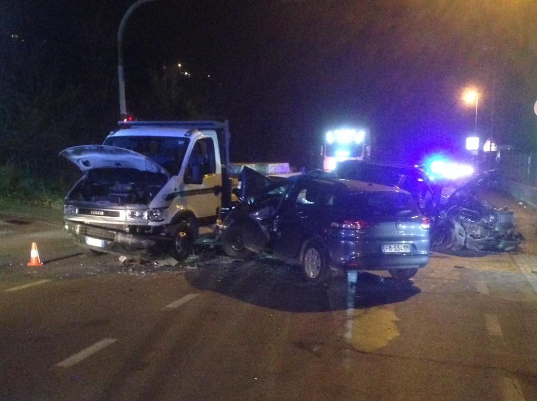 Maranello schianto all'incrocio di Torre Maina: due ferite 