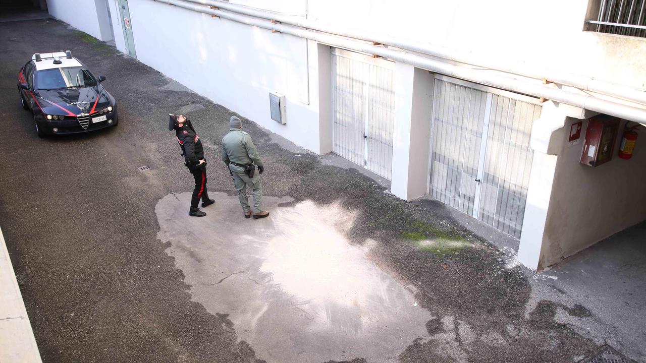 Il luogo in cui è stato trovato il 47enne precipitato dal balcone in via Papa Giovanni XXIII