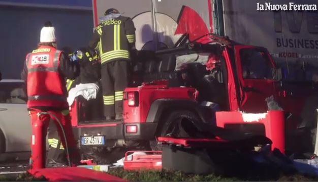 Con l'auto contro il camion, incidente mortale sull'A13