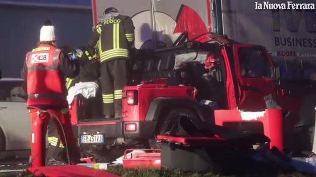 Con l'auto contro il camion, incidente mortale sull'A13