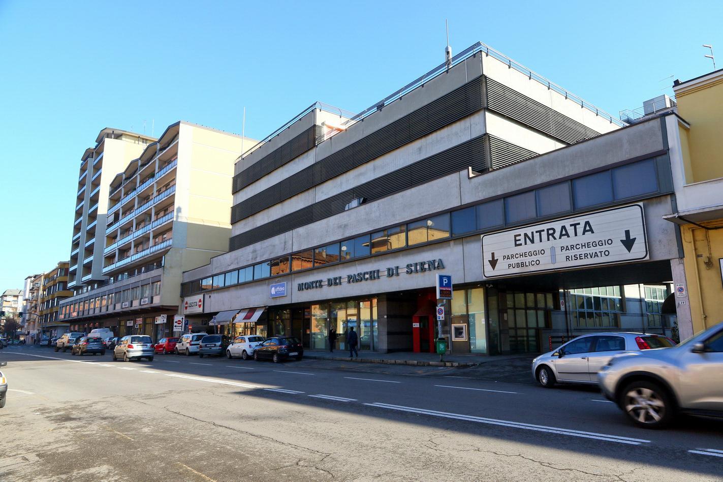 Modena, c'è l'ok del consiglio: "Il Garage Ferrari è di interesse pubblico: non sarà abbattuto" 