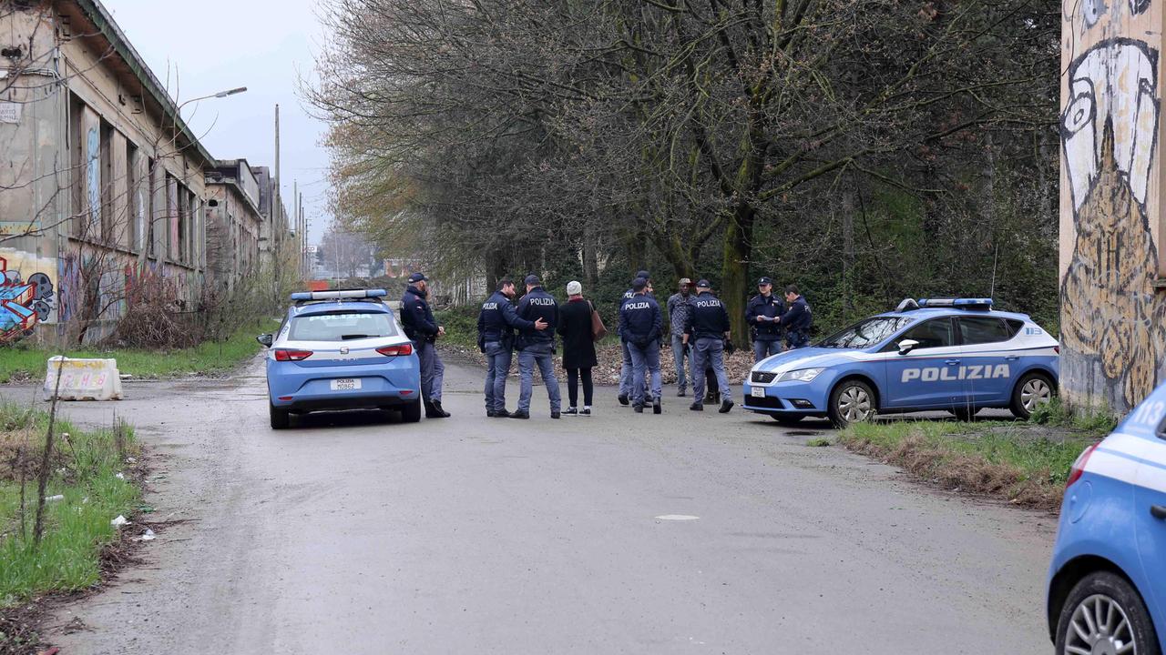Scatta l'operazione "Reggiane a raggi X", espulsi 27 irregolari