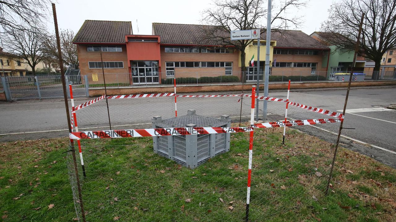 L'oggetto transennato dai carabinieri davanti alle scuole di Codifiume non era un ordigno