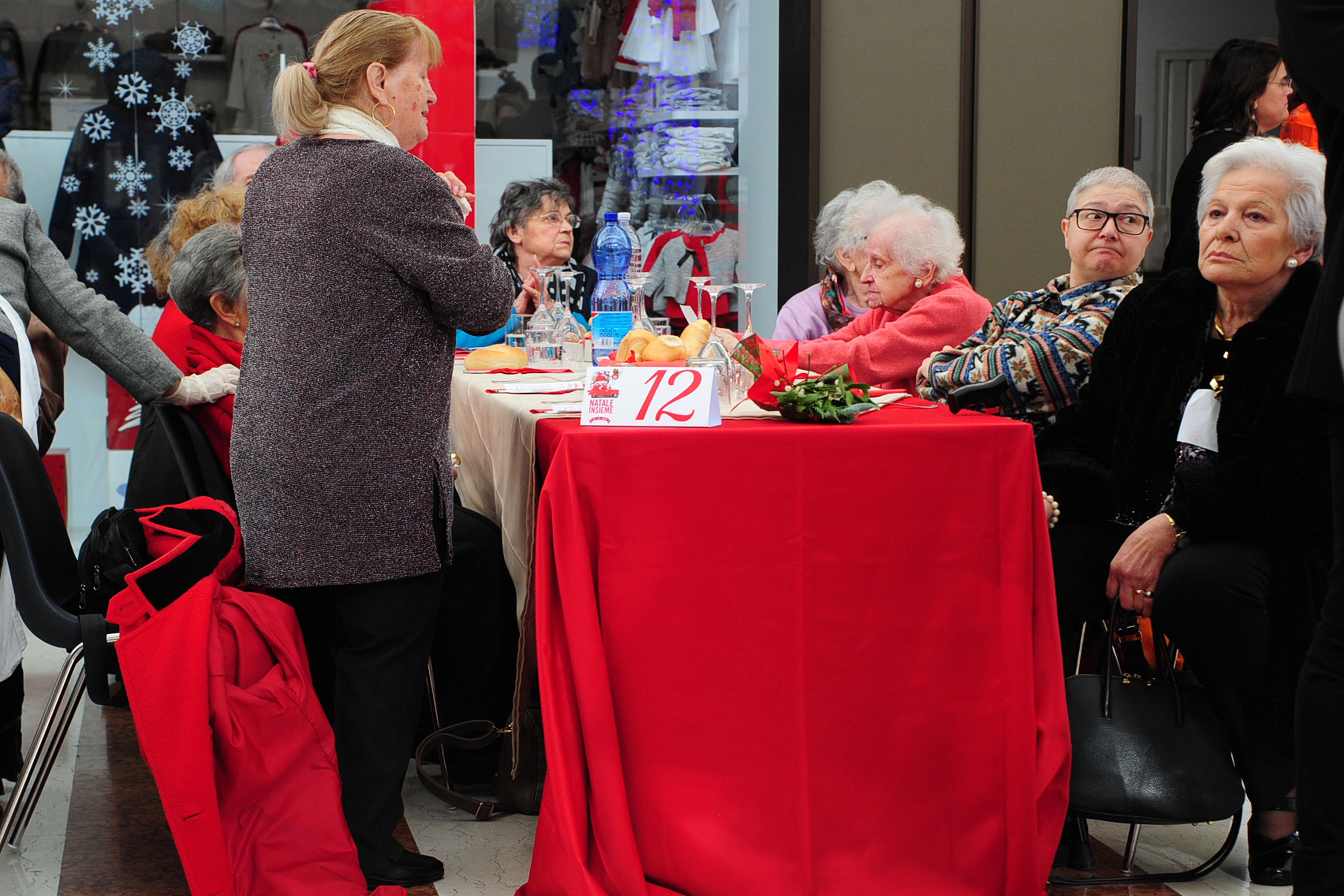 Modena, alla Rotonda un pranzo natalizio per duecento