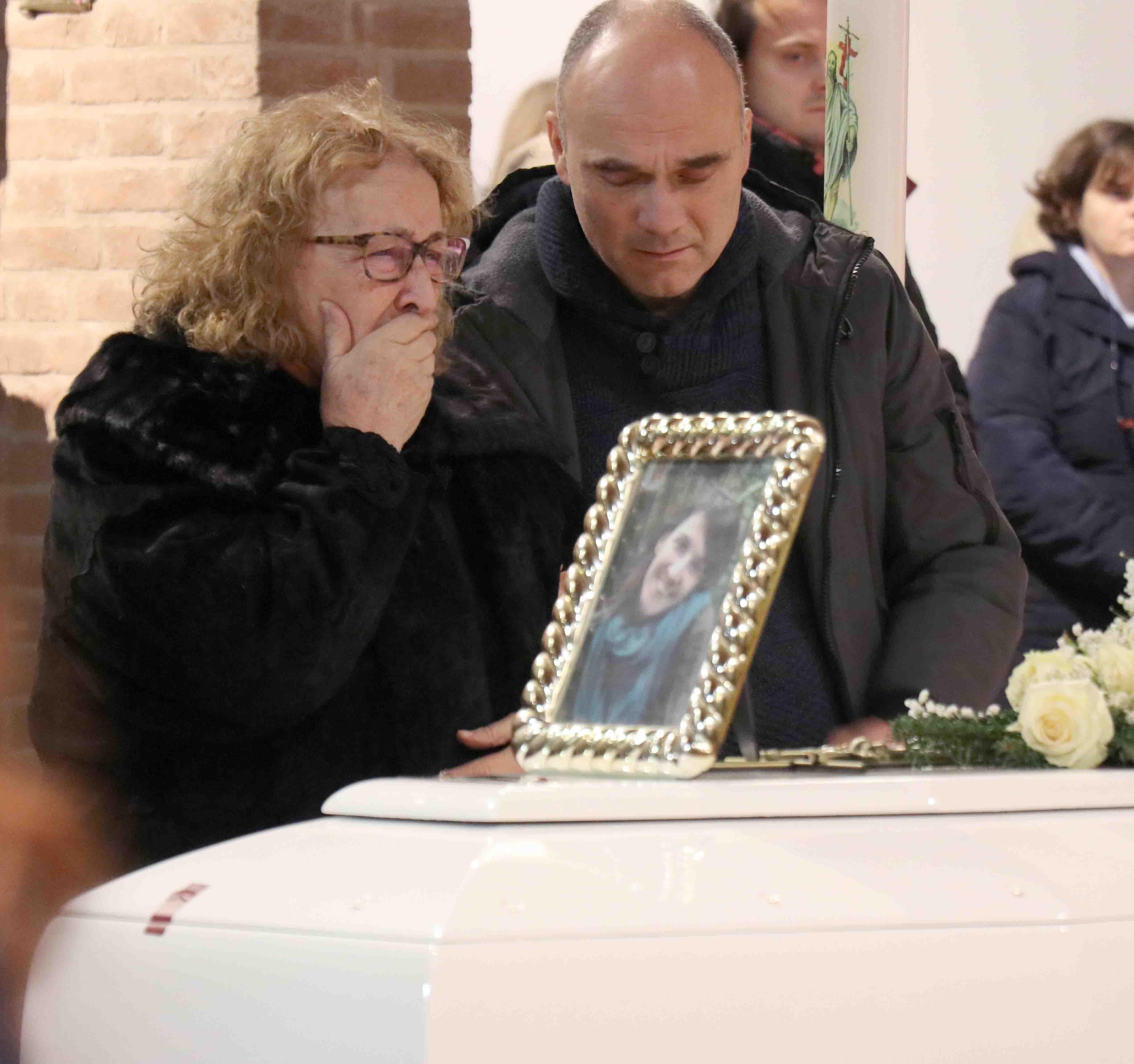Lacrime e commozione per dire addio ad Arianna 