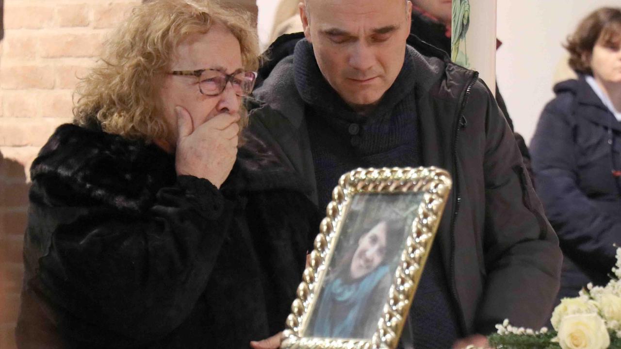 Lacrime e commozione per dire addio ad Arianna