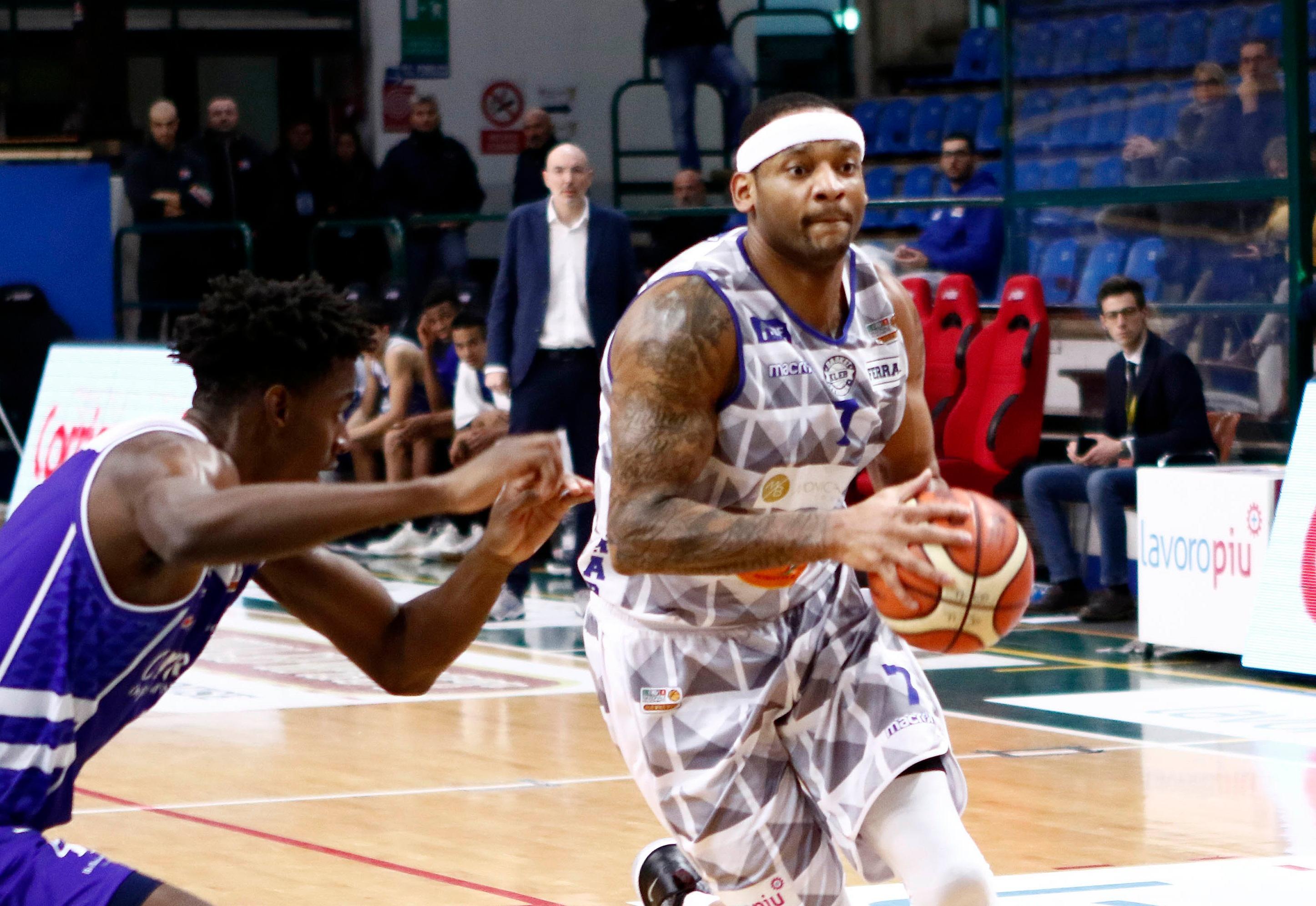 Mike Hall fuori dalla squadra, decisione lucida ma sofferta