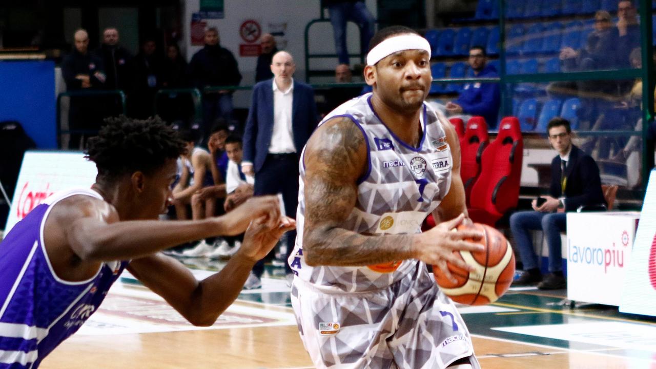 Mike Hall fuori dalla squadra, decisione lucida ma sofferta