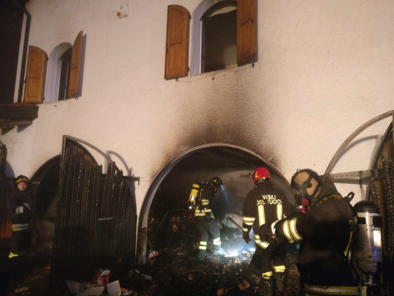 Modena, incendio in un'abitazione: due persone al pronto soccorso