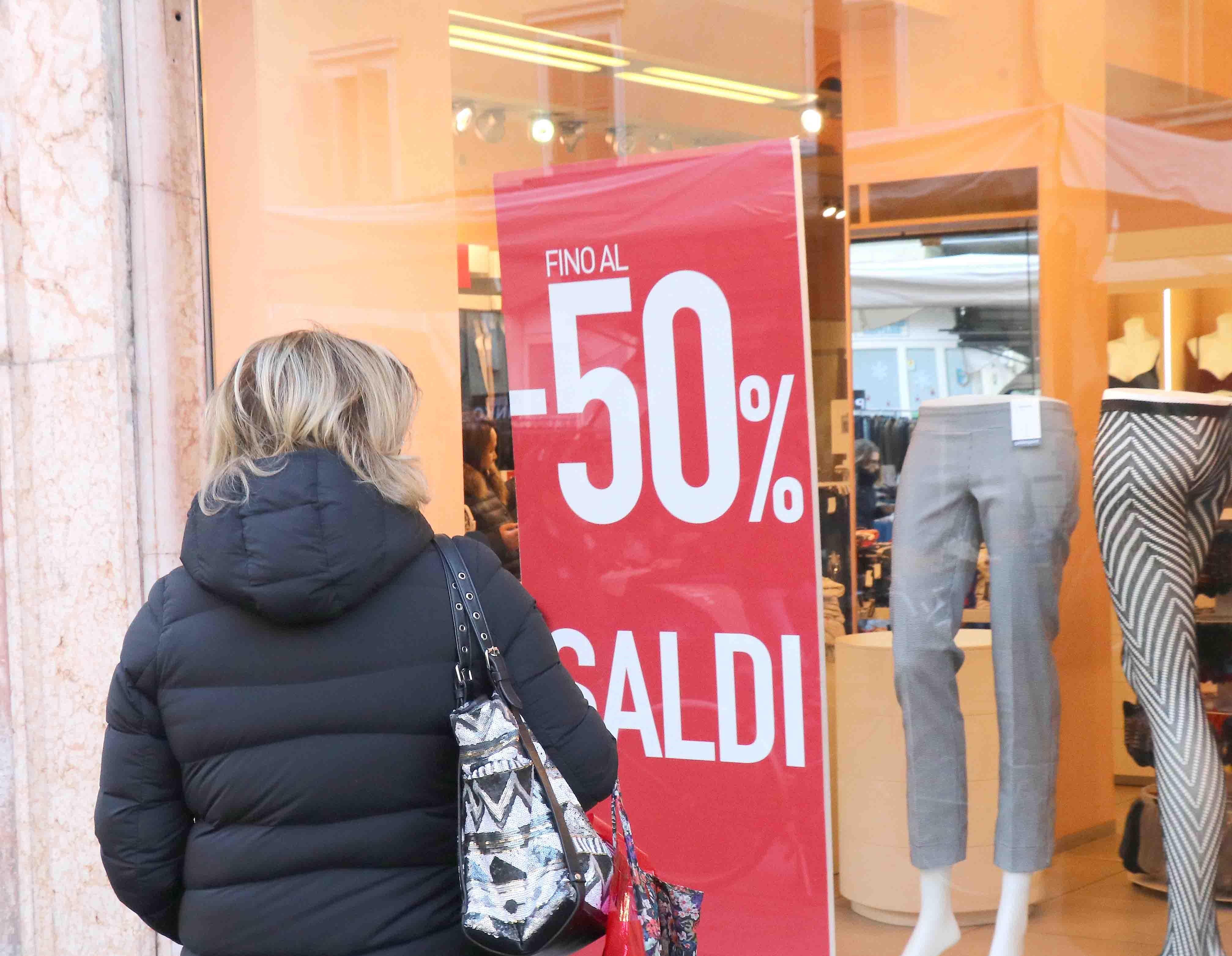 Conto alla rovescia per i saldi invernali