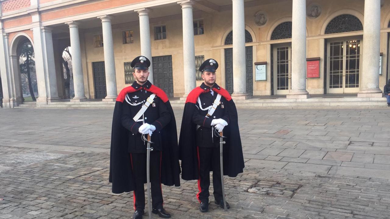 Reggio Emilia, tornano in centro storico i carabinieri con sciabola e mantello