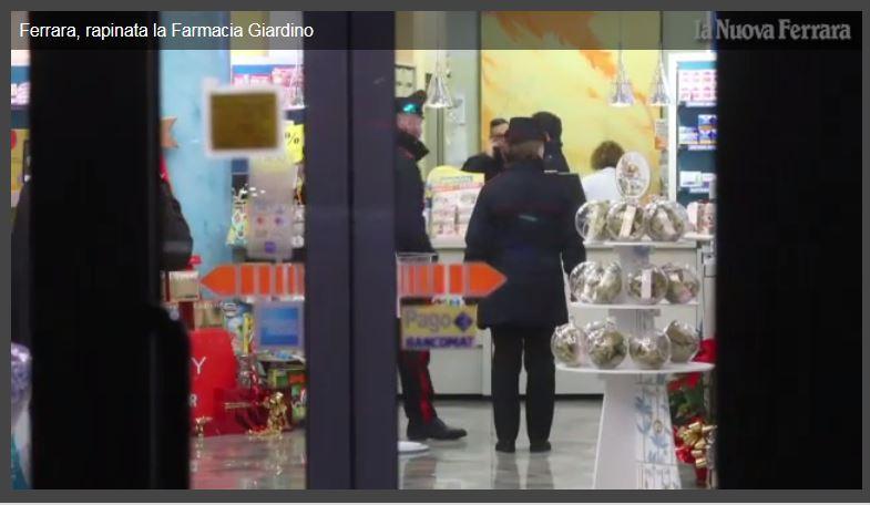 Polizia e carabinieri alla Farmacia Giardino appena rapinata