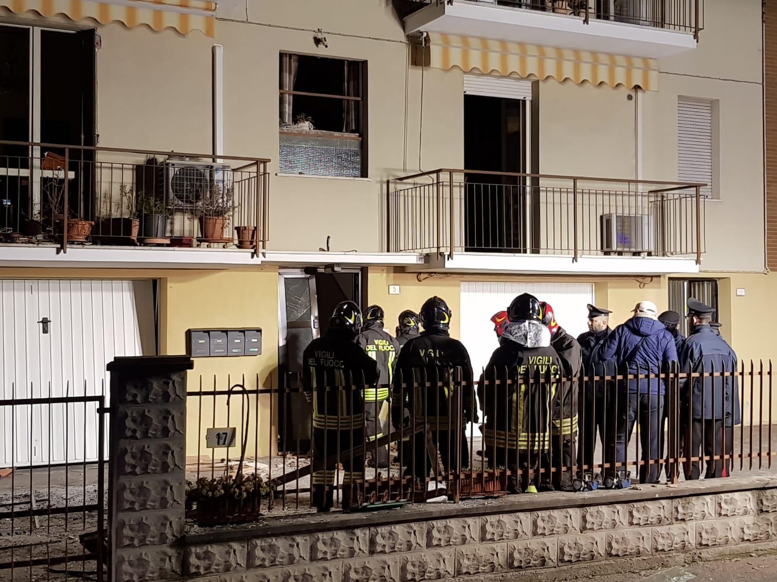 Nonantola, fuga di gas: esplosione in un appartamento. Tre feriti, uno è grave 