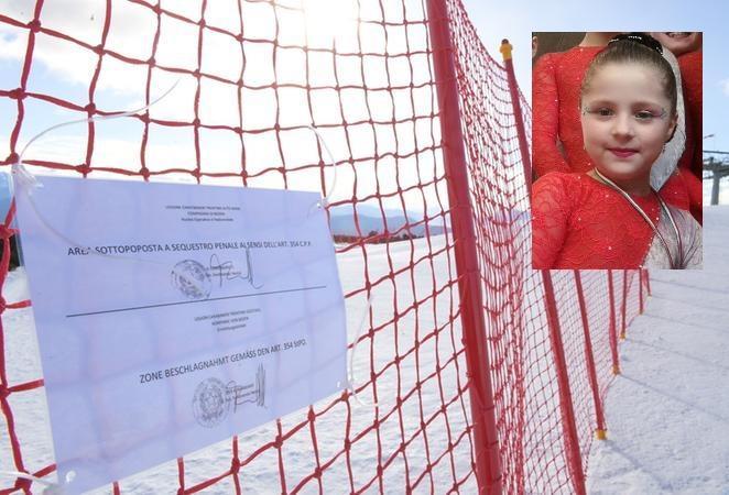 Bambina morta sullo slittino: sigilli alla pista, la procura indaga la mamma e i gestori 