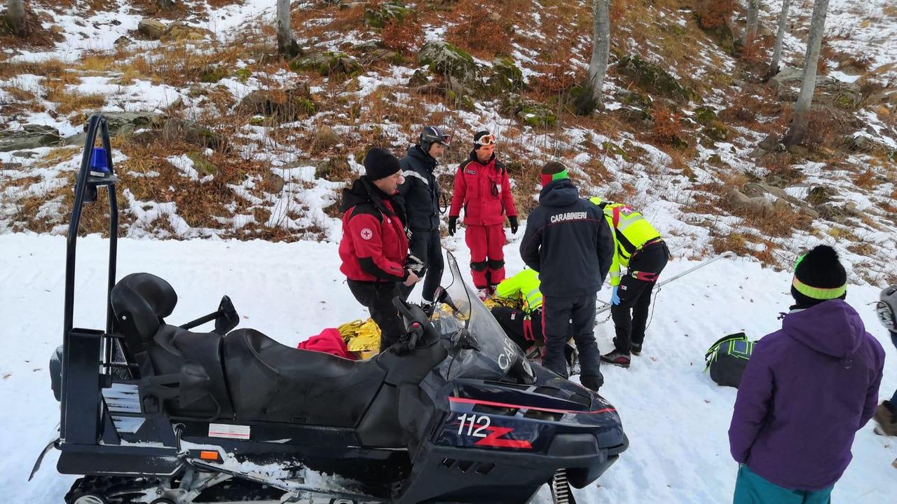 Bimba di 9 anni cade sulla pista da sci, soccorsa con l'elicottero