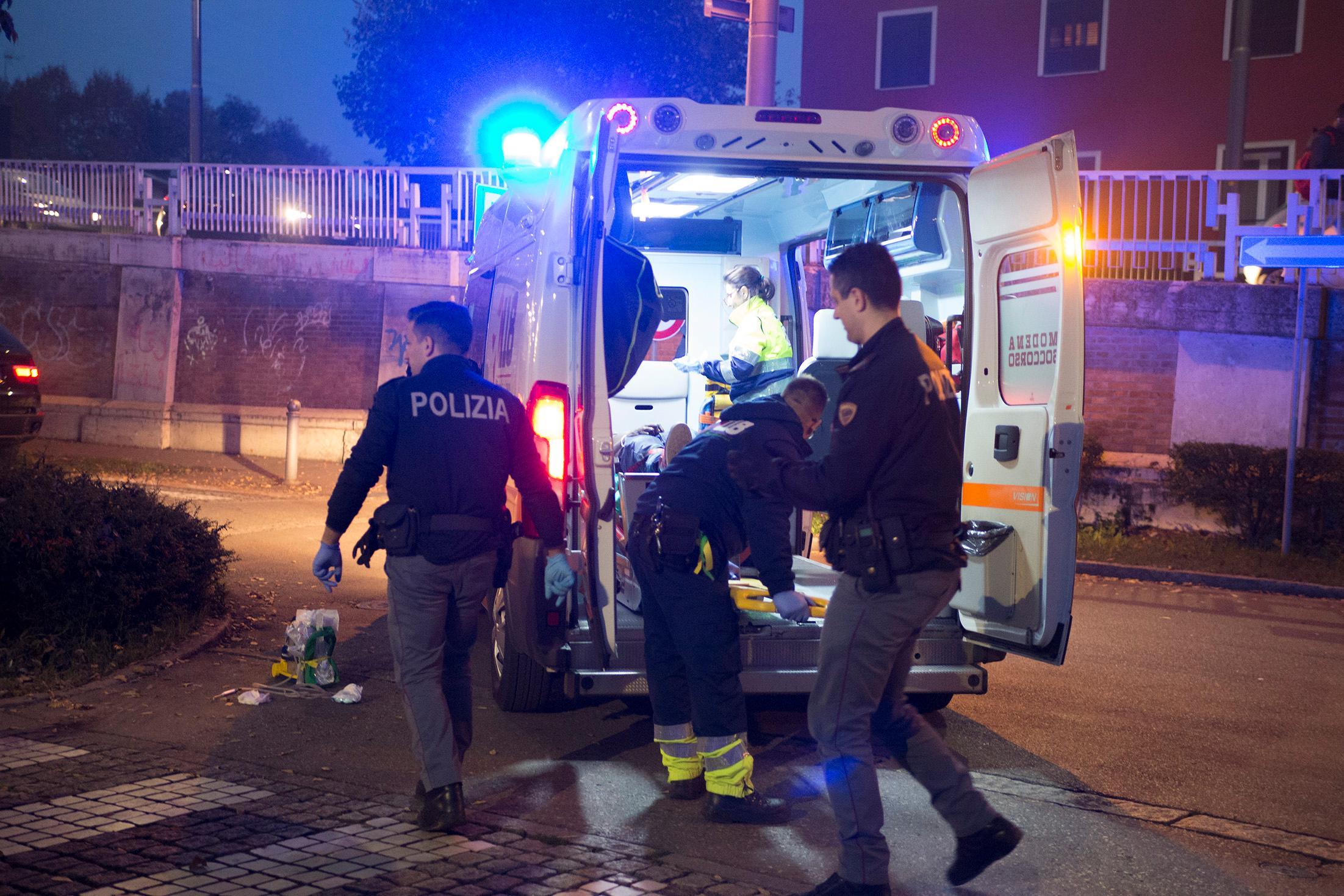Modena, morto giovane aggredito in via Dell'Abate