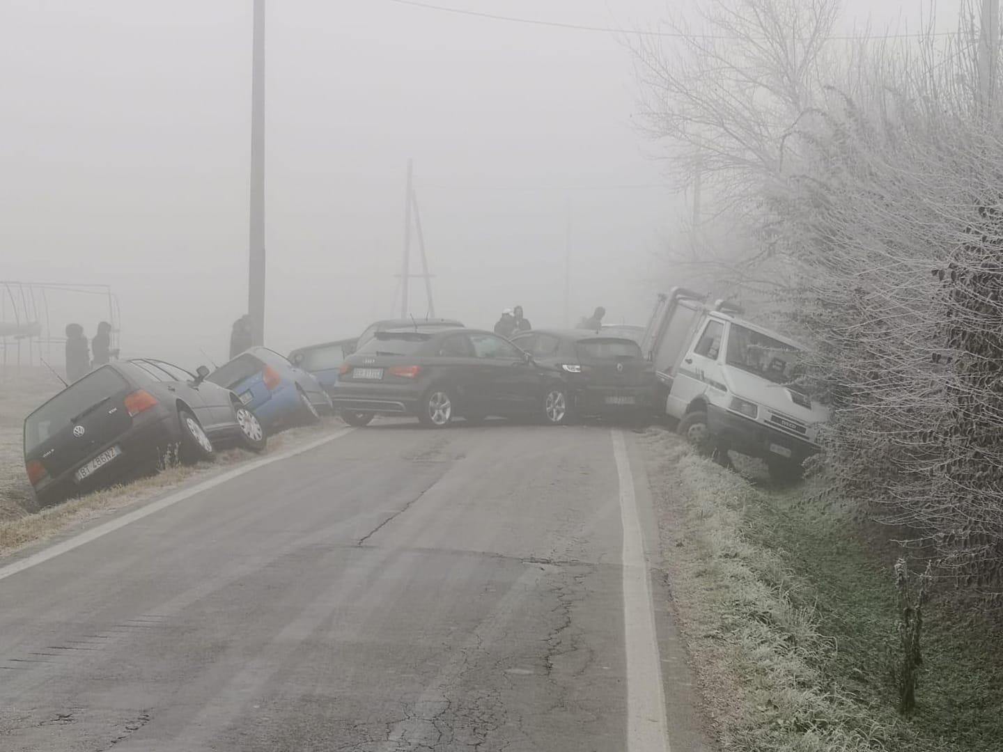 Ghiaccio nella Bassa, carambola tra sette auto