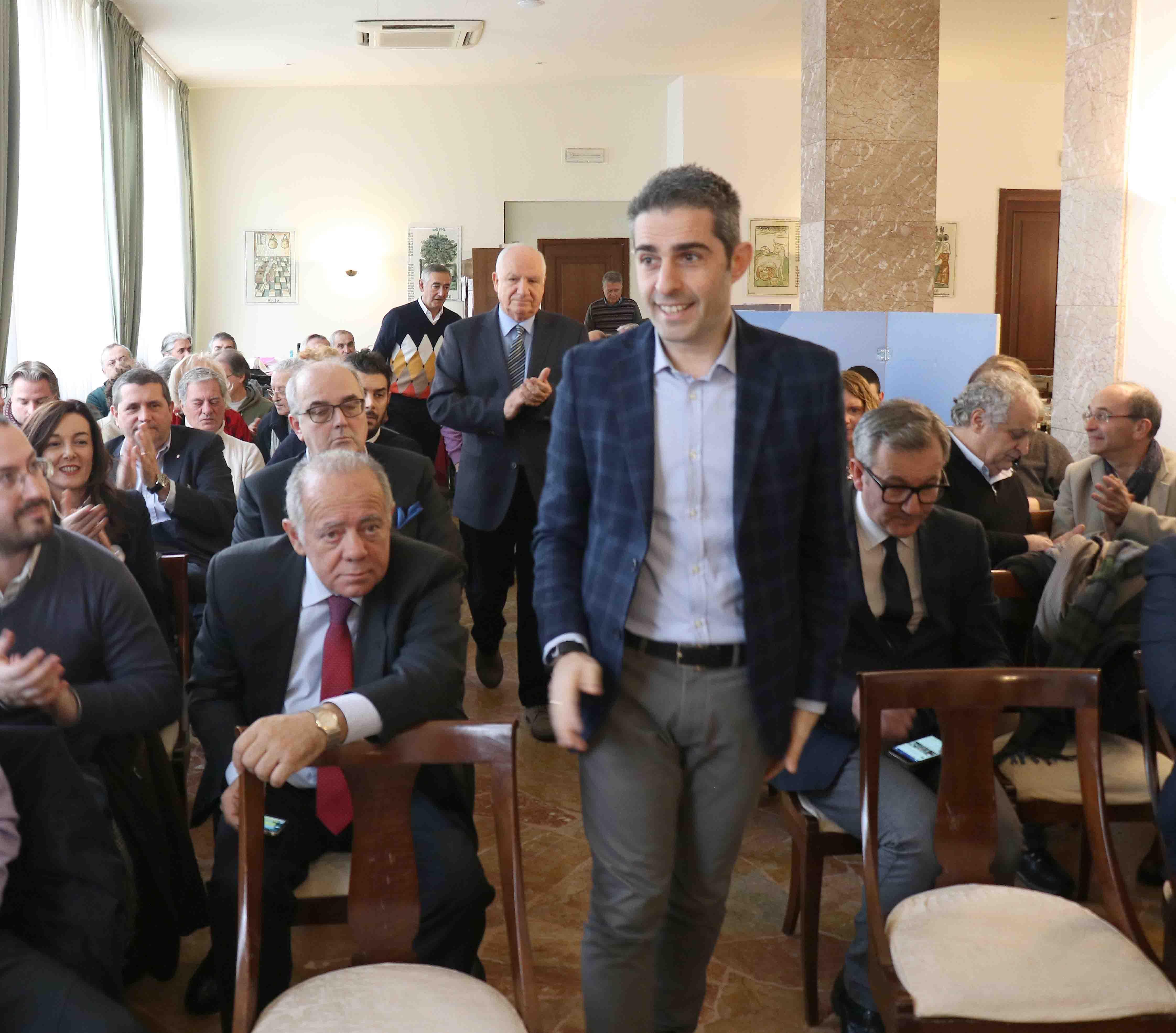 Pizzarotti (Italia in Comune) al suo arrivo in città