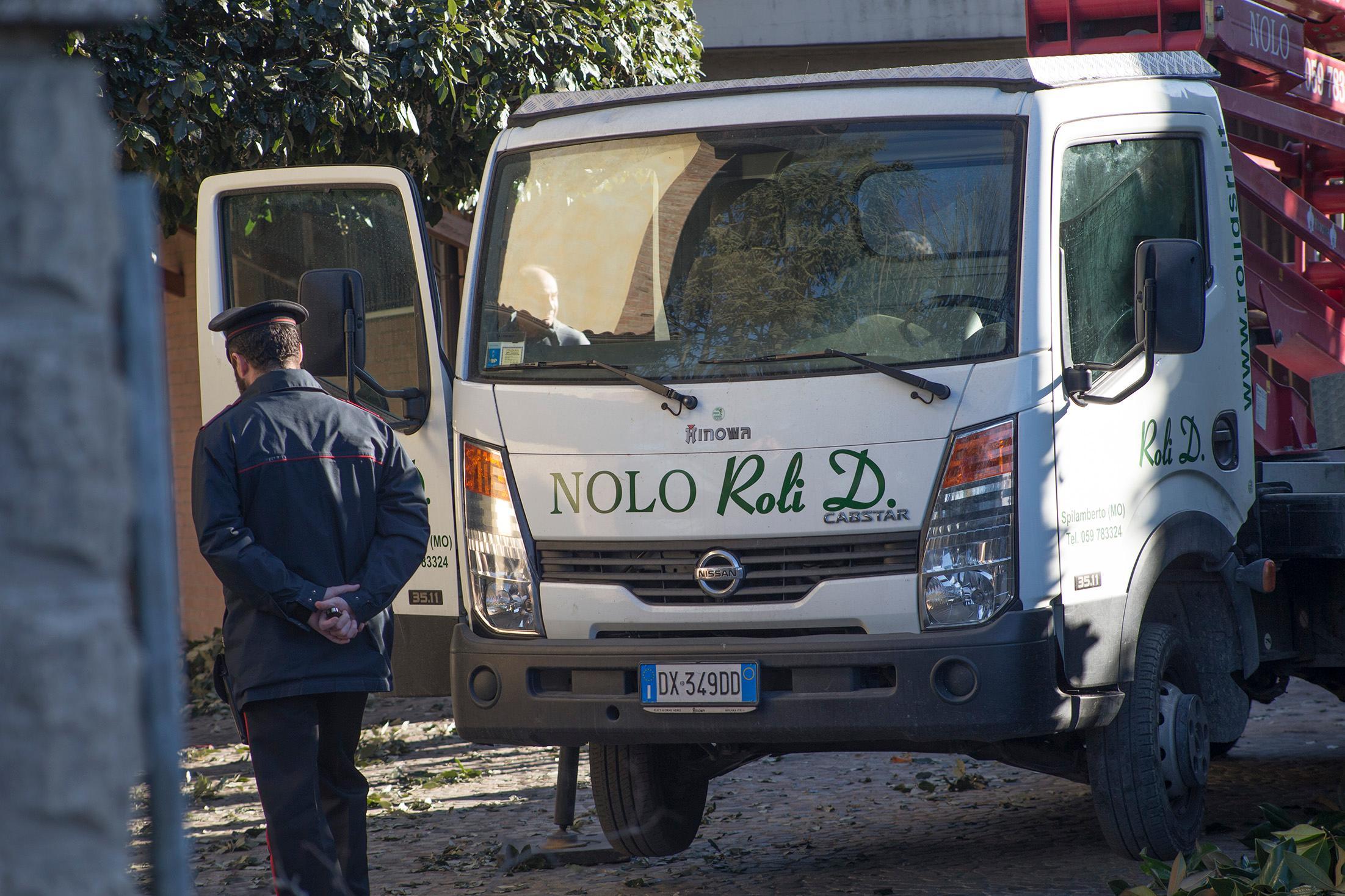 Castelnuovo, giardiniere folgorato dall'alta tensione 