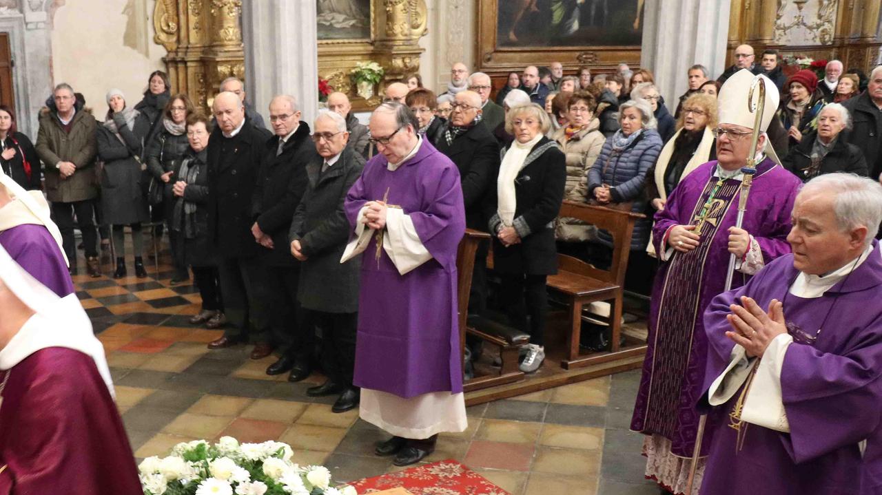 L'ultimo saluto a padre Nazareno