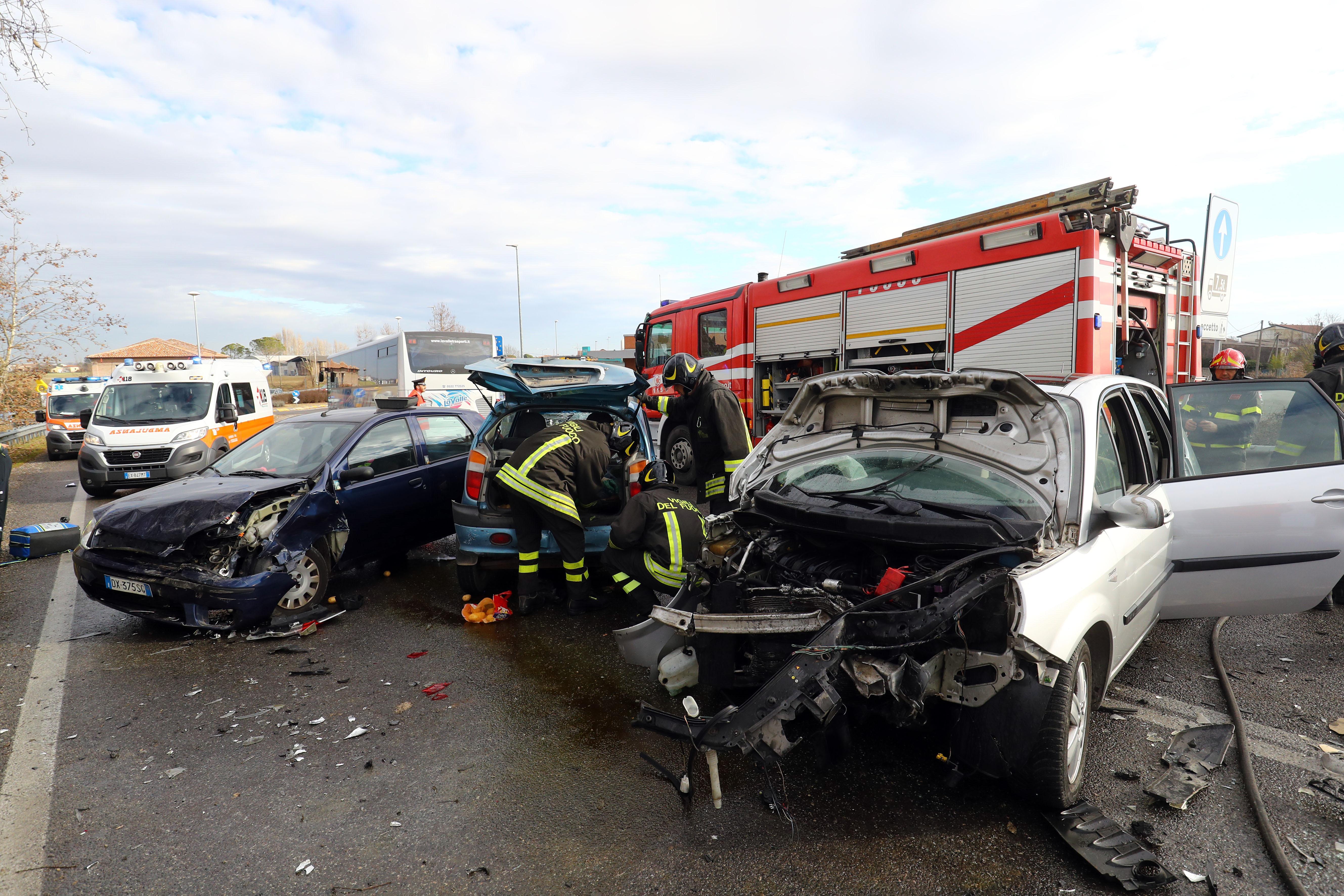 Sorpasso azzardato sul cavalcavia, tragedia sfiorata