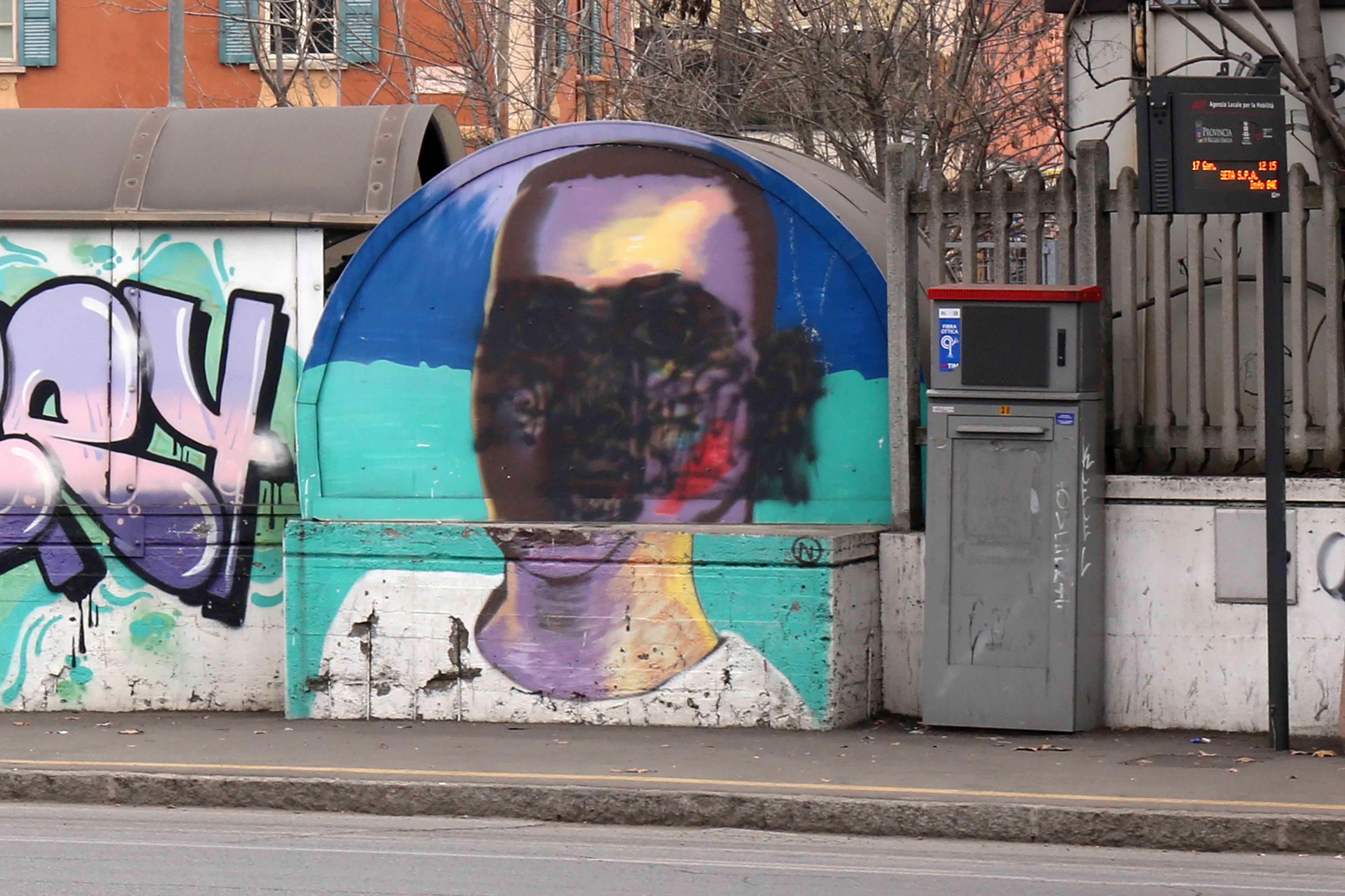 Sfregiato il murales di Sylvester, il vandalo è stato ripreso dalle telecamere 