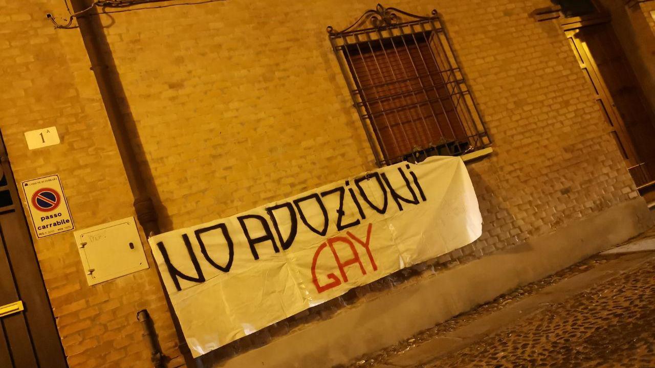 Lo striscione appeso da Forza Nuova sotto casa del sindaco Tiziano Tagliani