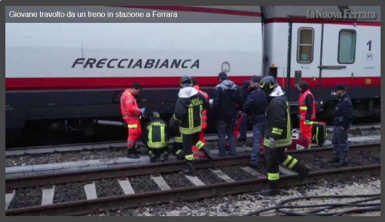 I soccorsi al ragazzo incastrato sotto la locomotiva del Freccia Bianca