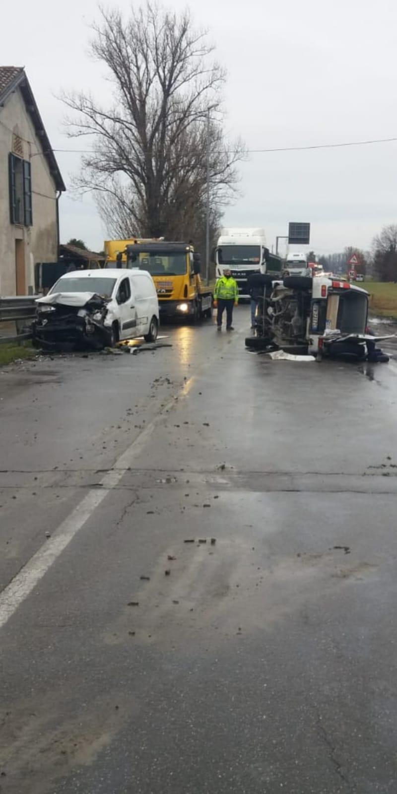 Lo scontro frontale in via per Rubiera ad Arceto di Scandiano