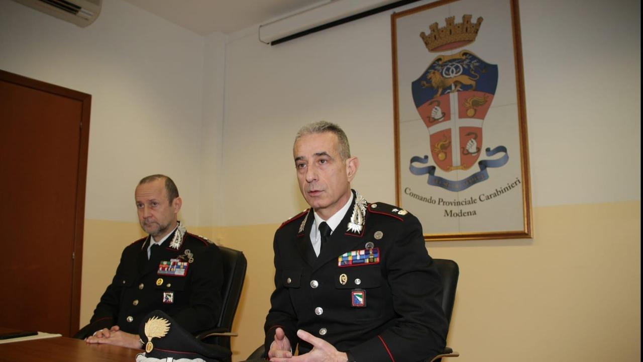 Sfregia tre amici e rapina un uomo, fermato a Sassuolo